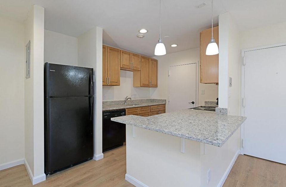 1st image of 3 Barlow Ln #99