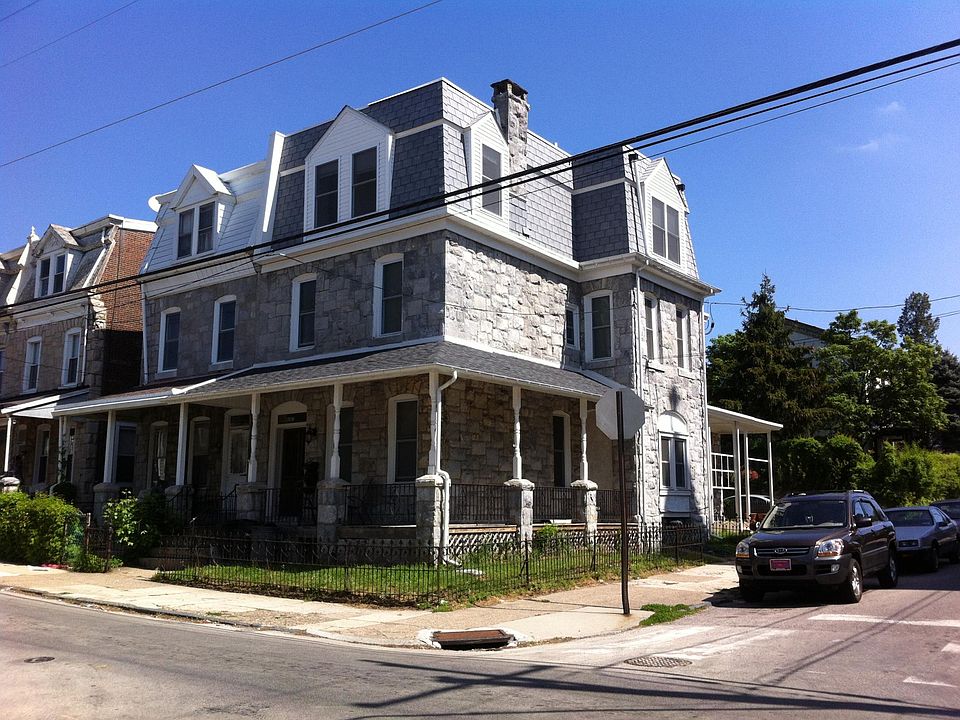 Corner House in Victorian Triplex