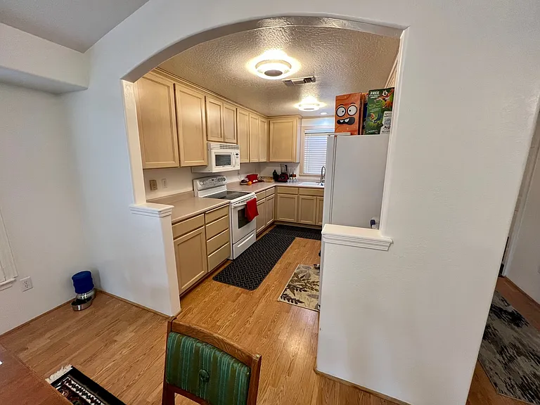 1902 Regal Ave — Photo 3