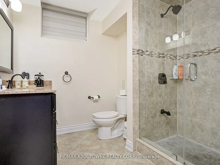 2235 Grenville Dr — Photo 33