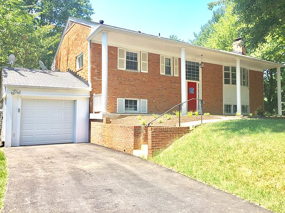 2nd image of 1240 Titania Ln