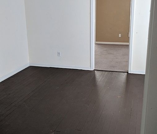 4th image of 123 1/2 E Madison Ave