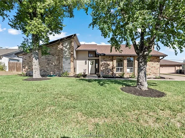 2706 Arbor Dr, Bryan, TX 77802