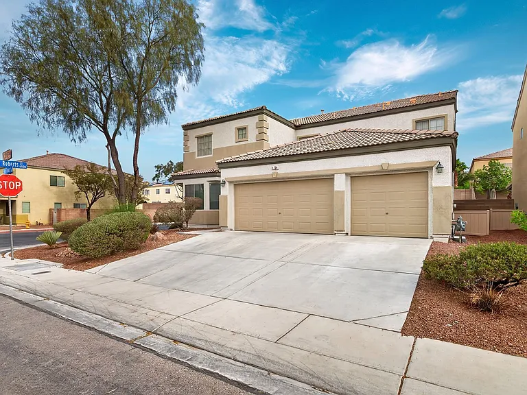 1704 Patrick Thomas Ct — Photo 1