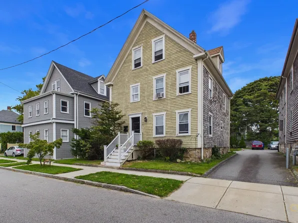 33 Green St, Fairhaven, MA 02719