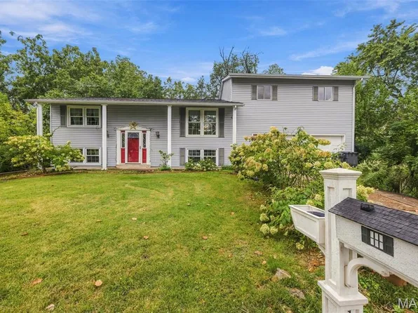 1301 Drummond Ct, Saint Charles, MO 63303