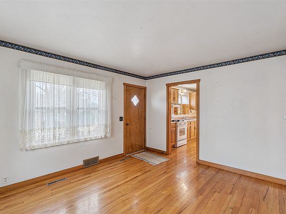 5th image of 814 S 1st St