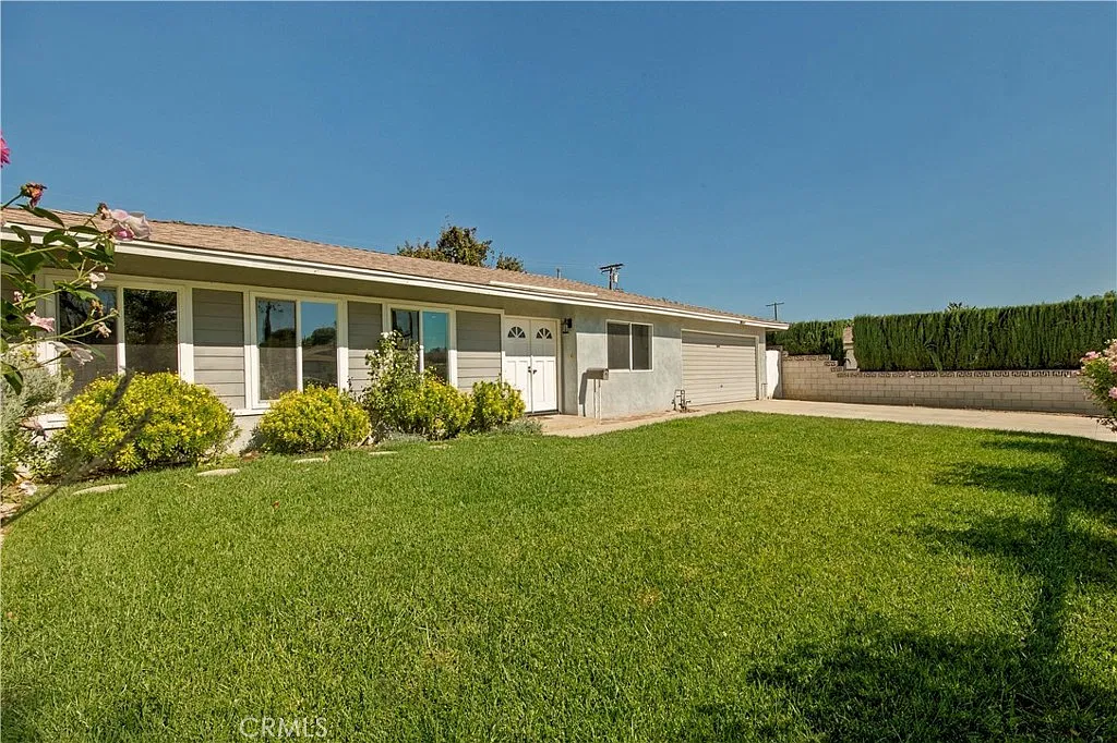 3 bed, 1383 sqft, $3,595 — Photo 1