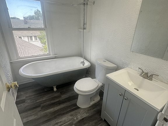 5th image of 10518 Parkhurst Dr APT 3