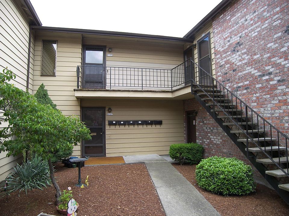 2nd image of 8121-8139 SE Salmon St #8123