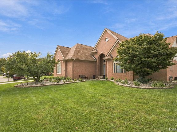 5th image of 190 McDougal Ct