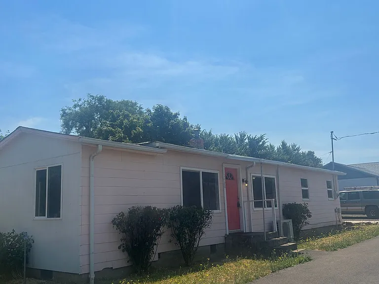 1420 Gleason Ave — Photo 2