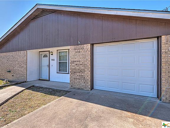 3rd image of 702 N Bumblebee Dr