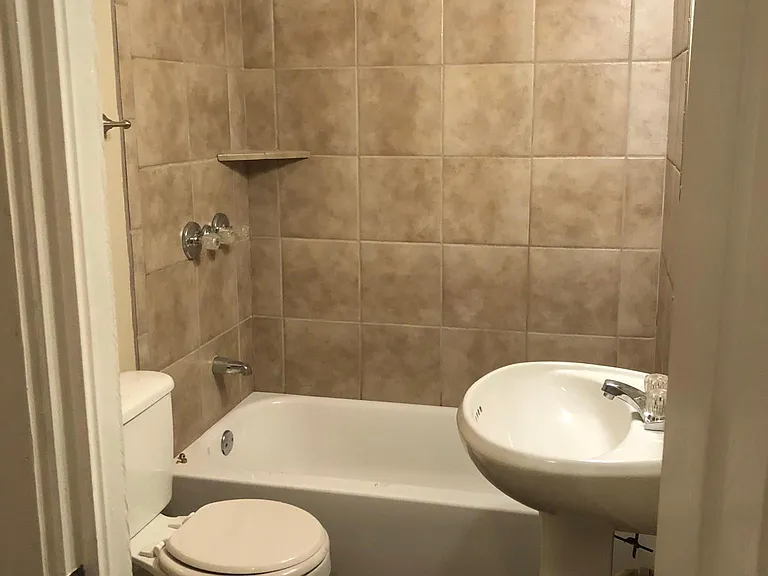 2804 N Robinson Ave — Photo 8