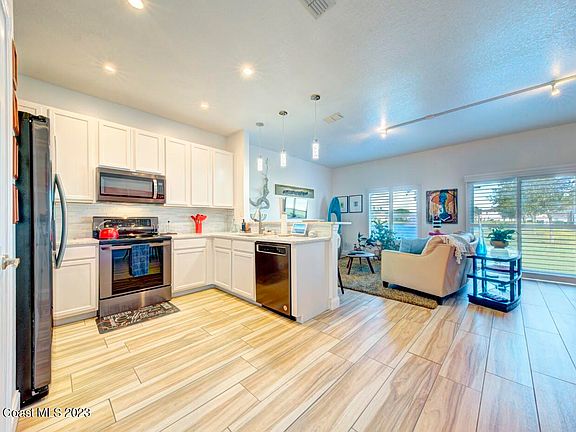 5th image of 2760 Revolution St Unit 103