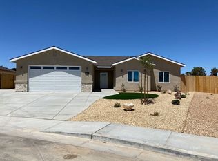 825 Paradise Dr, Ridgecrest, CA 93555