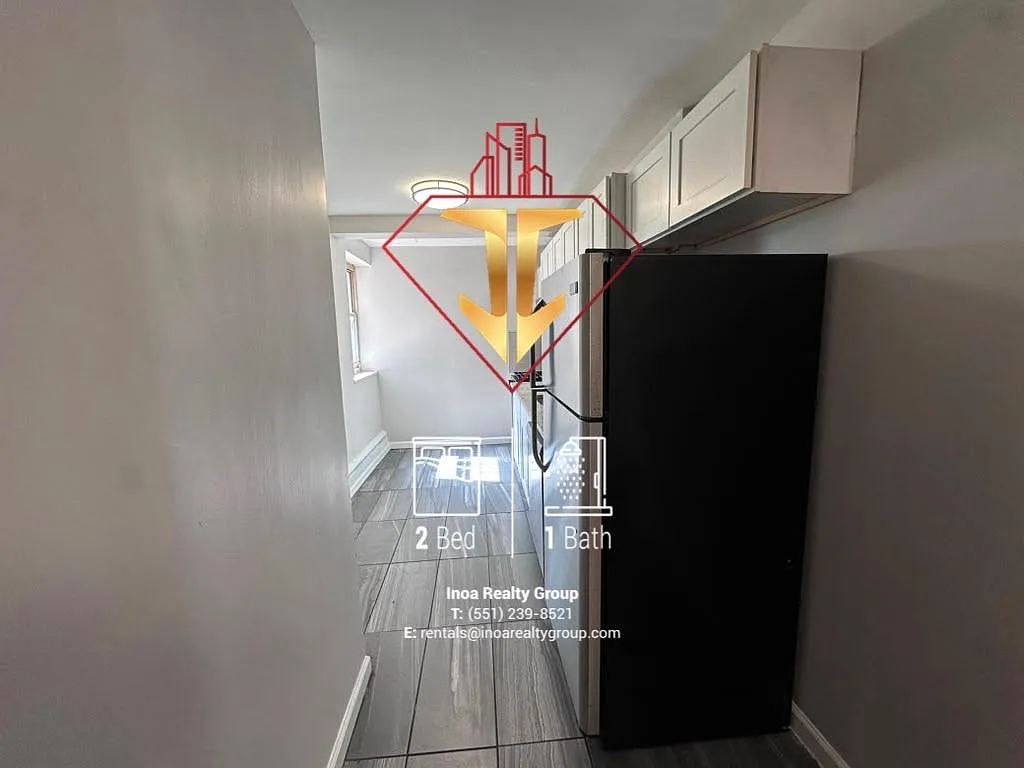 2 bed, 850 sqft, $2,300 — Photo 4