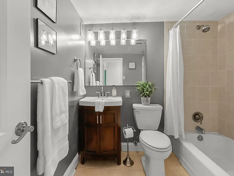 1401 Pennsylvania Ave #208 — Photo 14