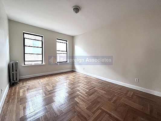 2nd image of 300 Fort Washington Ave APT 5C