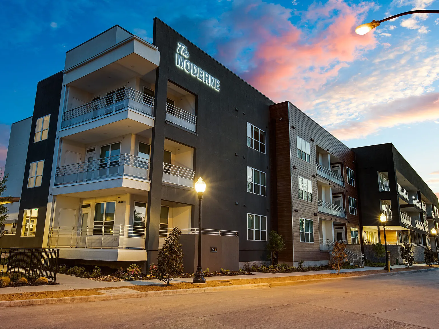THE MODERNE — Photo 1