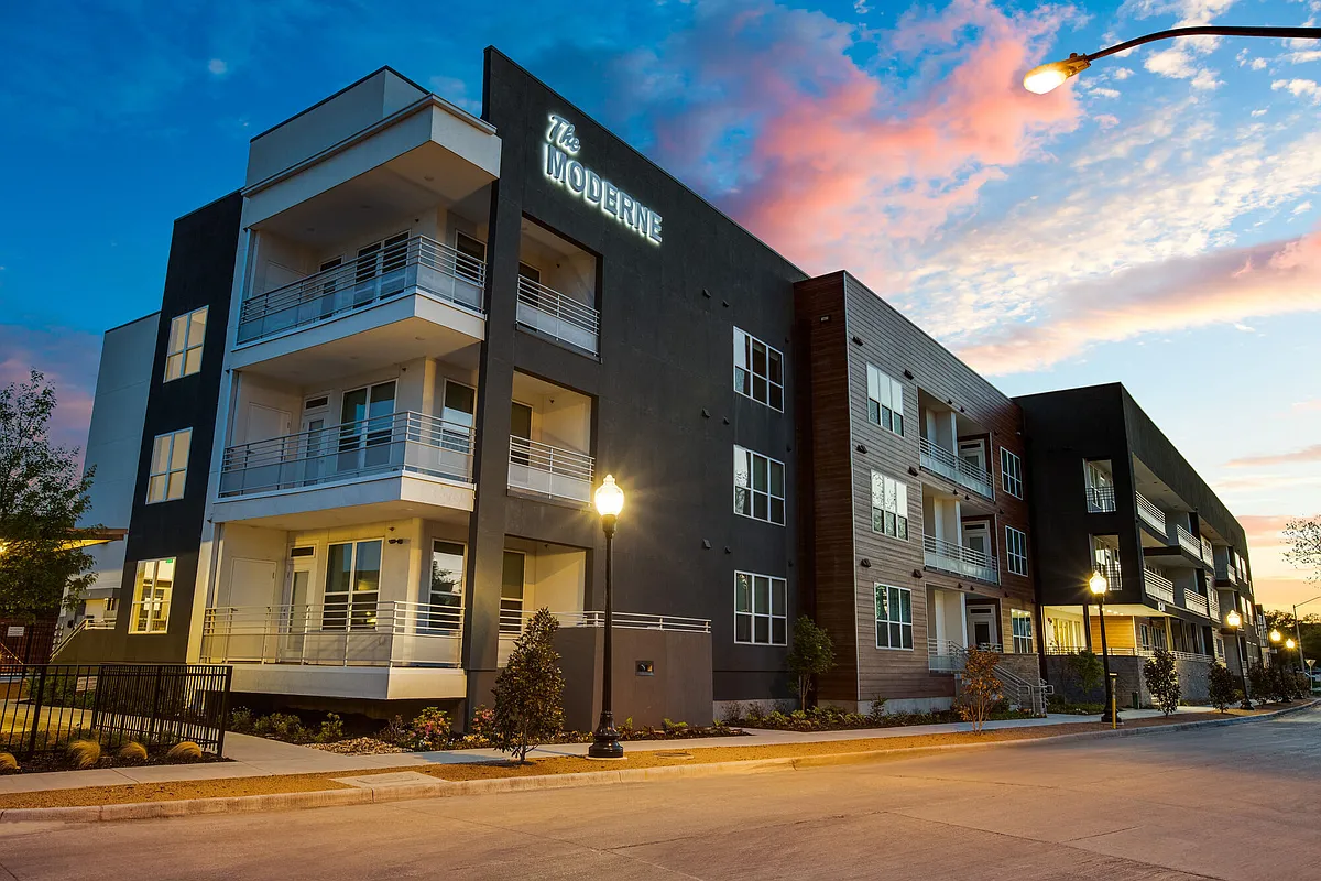 Building Photo - THE MODERNE
