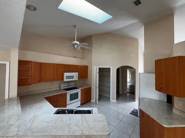 10330 SW 54th Ct — Photo 9