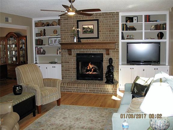 3rd image of 691 Chatsworth Dr