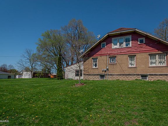 5th image of 109 S Lake St