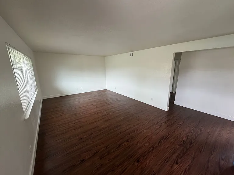 465 Stansbury Dr — Photo 4