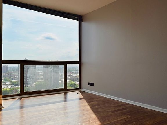 2nd image of 4343 N Clarendon Ave APT 2001