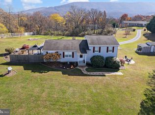 53 Rainbow Hill Ct, Berkeley Springs, WV 25411