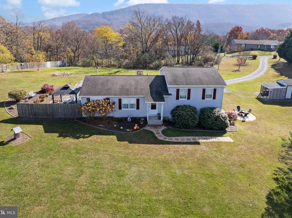 53 Rainbow Hill Ct, Berkeley Springs, WV 25411