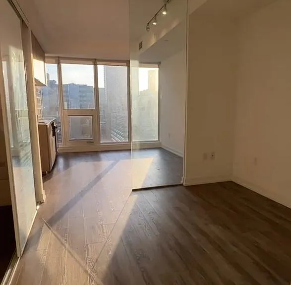 75 Shuter St #2015 — Photo 7