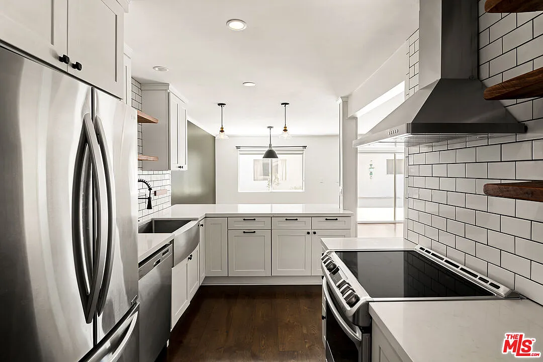 121 N Croft Ave — Photo 4