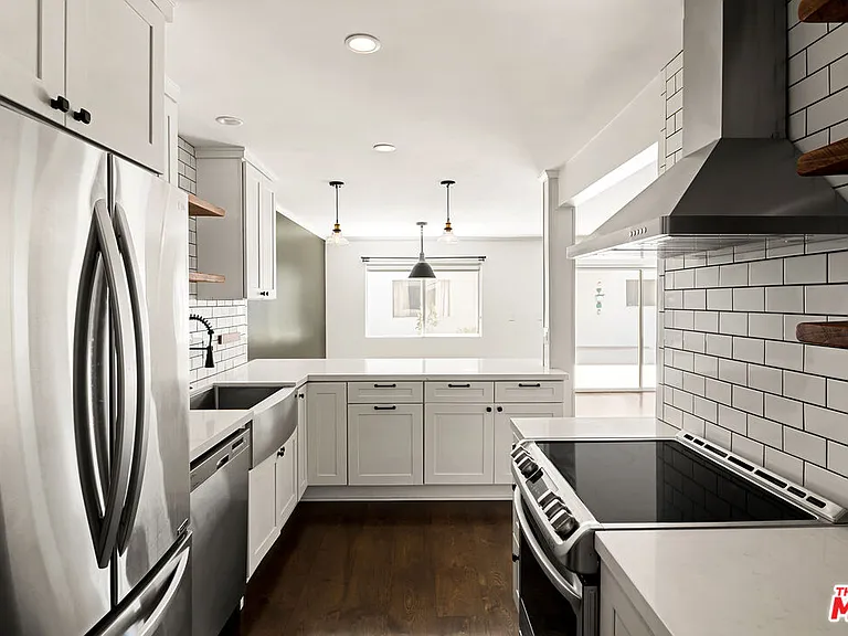 121 N Croft Ave #105 — Photo 4