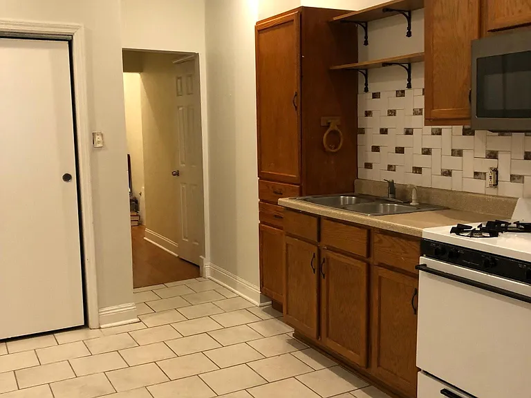 Kitchen (lots of storage and gas stove)