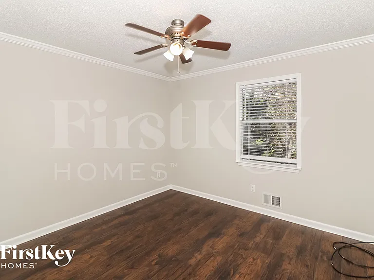 4565 Bonneville Dr — Photo 14