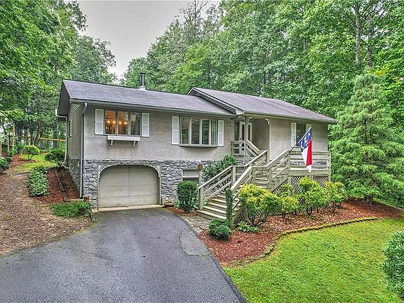 2nd image of 12 Evergreen Hill Dr