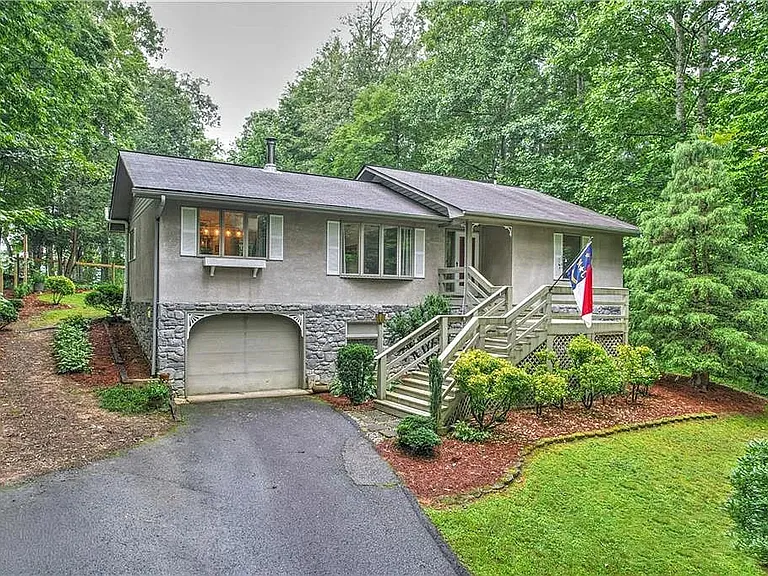 12 Evergreen Hill Dr — Photo 2