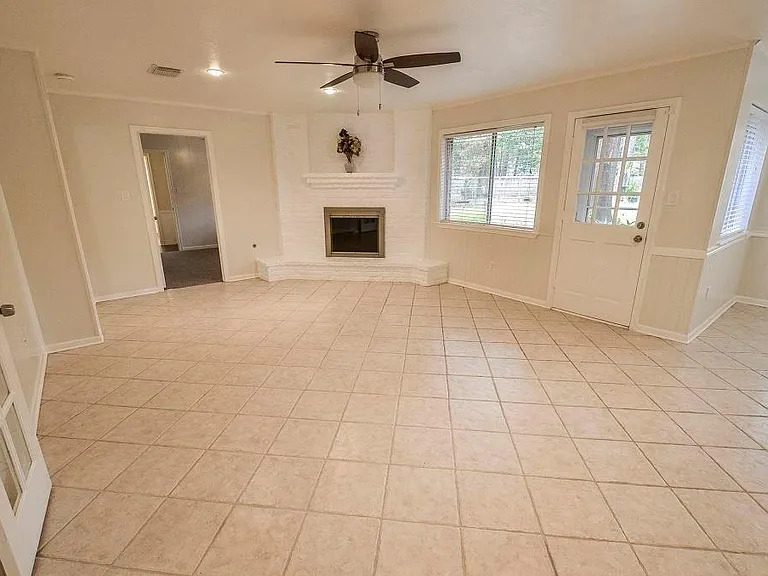 25602 Oakhurst Dr — Photo 8
