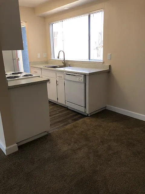 2 bed, 1.5 bath, 800 sqft, $1,675 — Photo 4