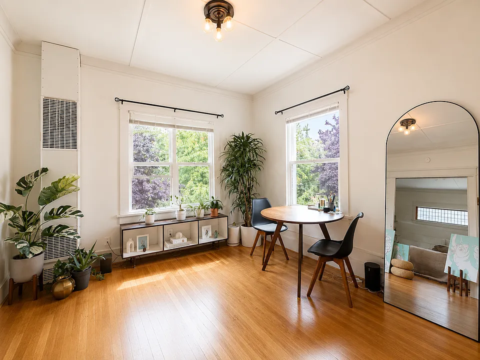 1611 1st Ave W #3