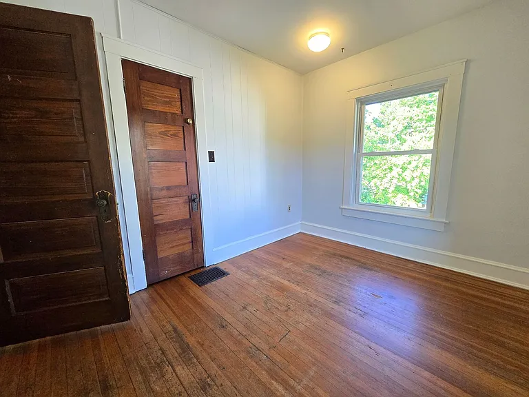 610 N McLean St — Photo 23