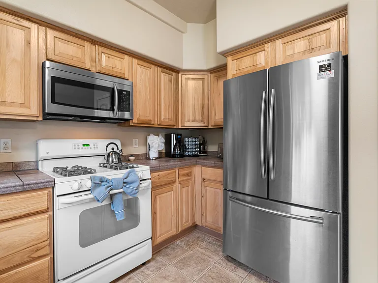 676 SE Gleneden Pl — Photo 9