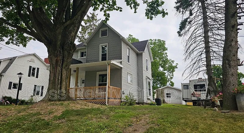 3 bed, 1.0 bath, 1226 sqft, $1,750 — Photo 2