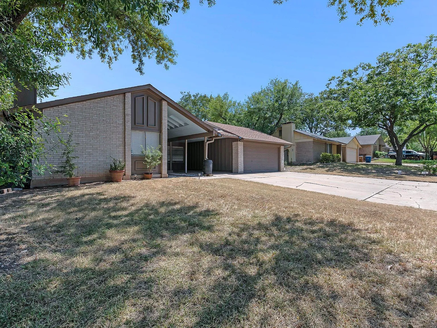 2 bed, 1.0 bath, 950 sqft, $1,600 — Photo 3