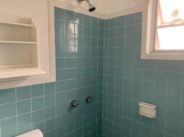 2394 NW 5th St, Miami, FL 33125