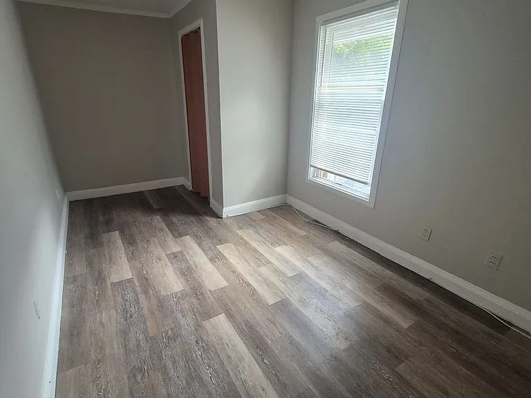 16 Asbury St — Photo 13
