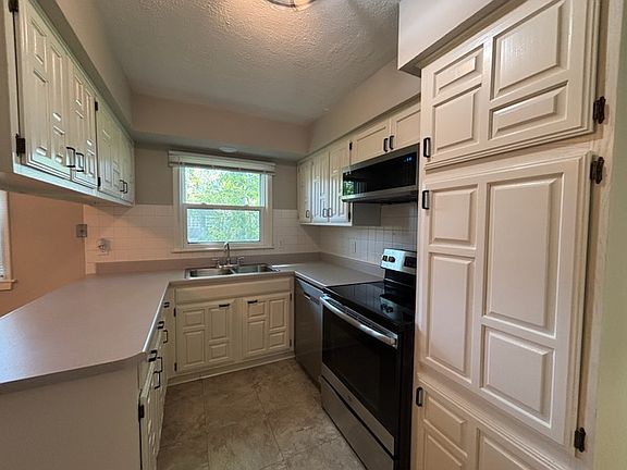 5th image of 2023 Edgewood Dr