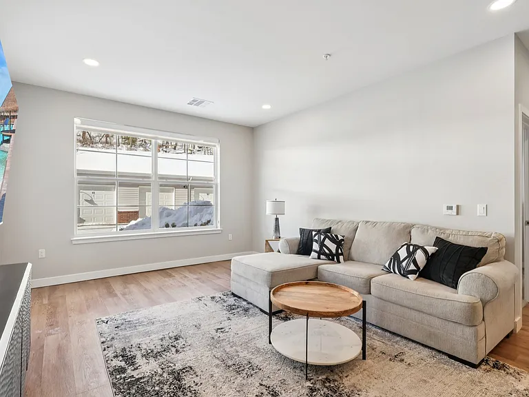Berkshire Apartments — Photo 59
